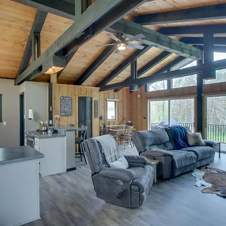 Riverfront Escape In Shawano On 3 Private Acres!